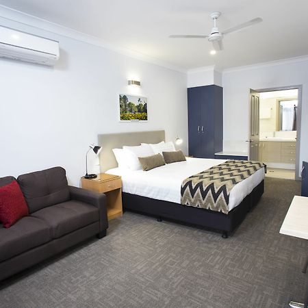 Altitude Motel Apartments トゥーンバ エクステリア 写真
