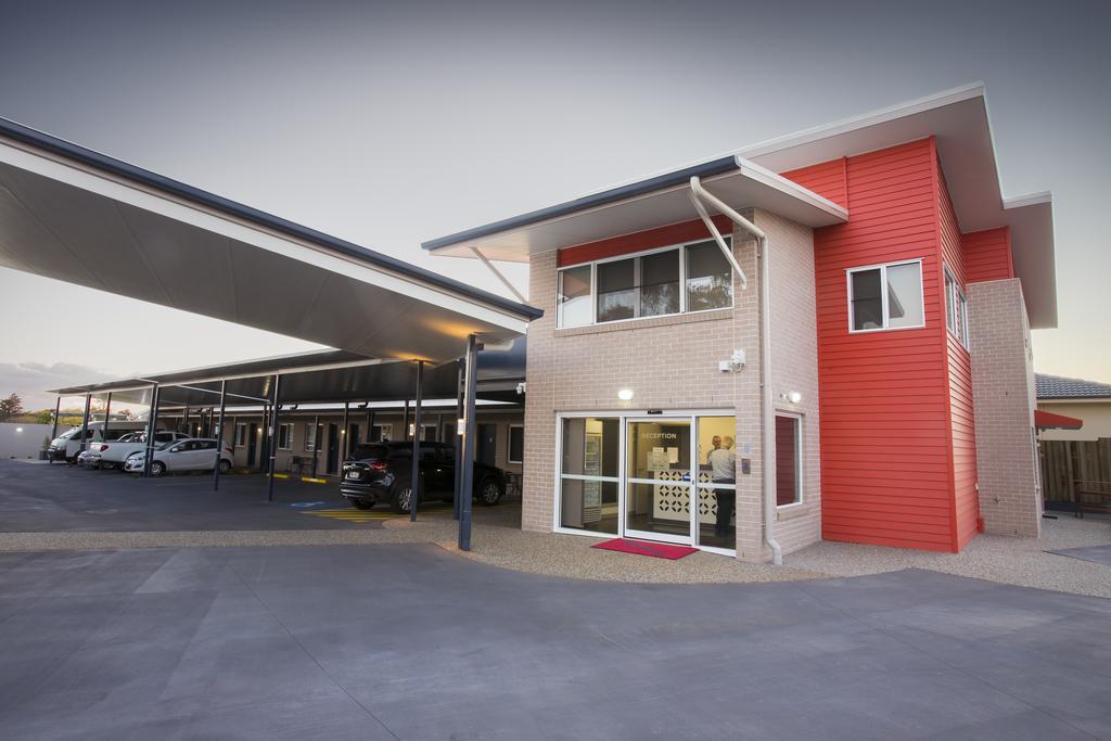 Altitude Motel Apartments トゥーンバ エクステリア 写真