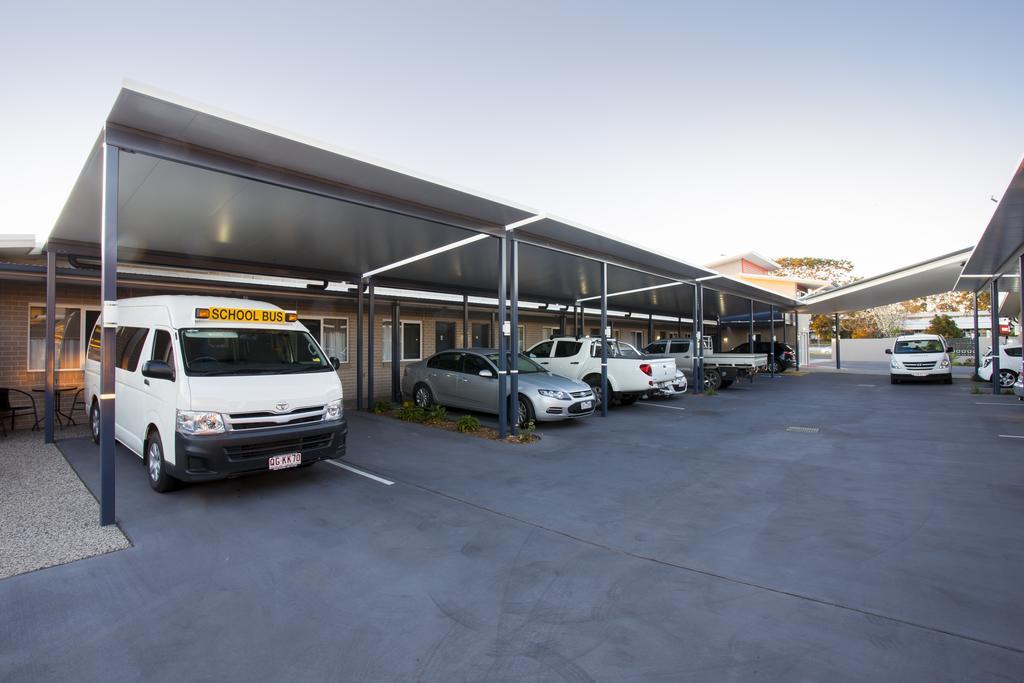 Altitude Motel Apartments トゥーンバ エクステリア 写真
