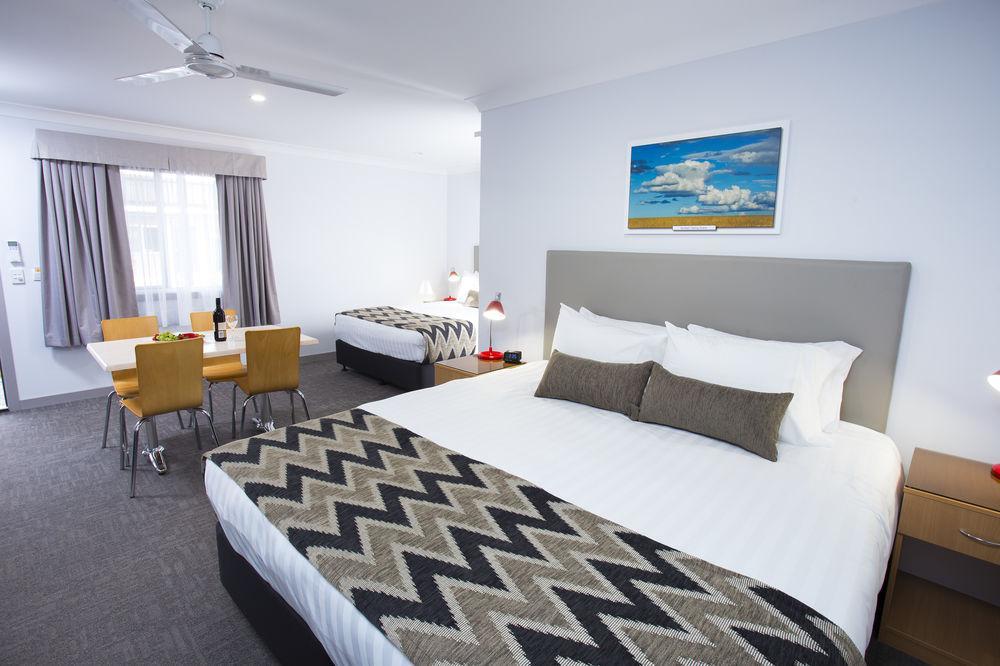 Altitude Motel Apartments トゥーンバ エクステリア 写真