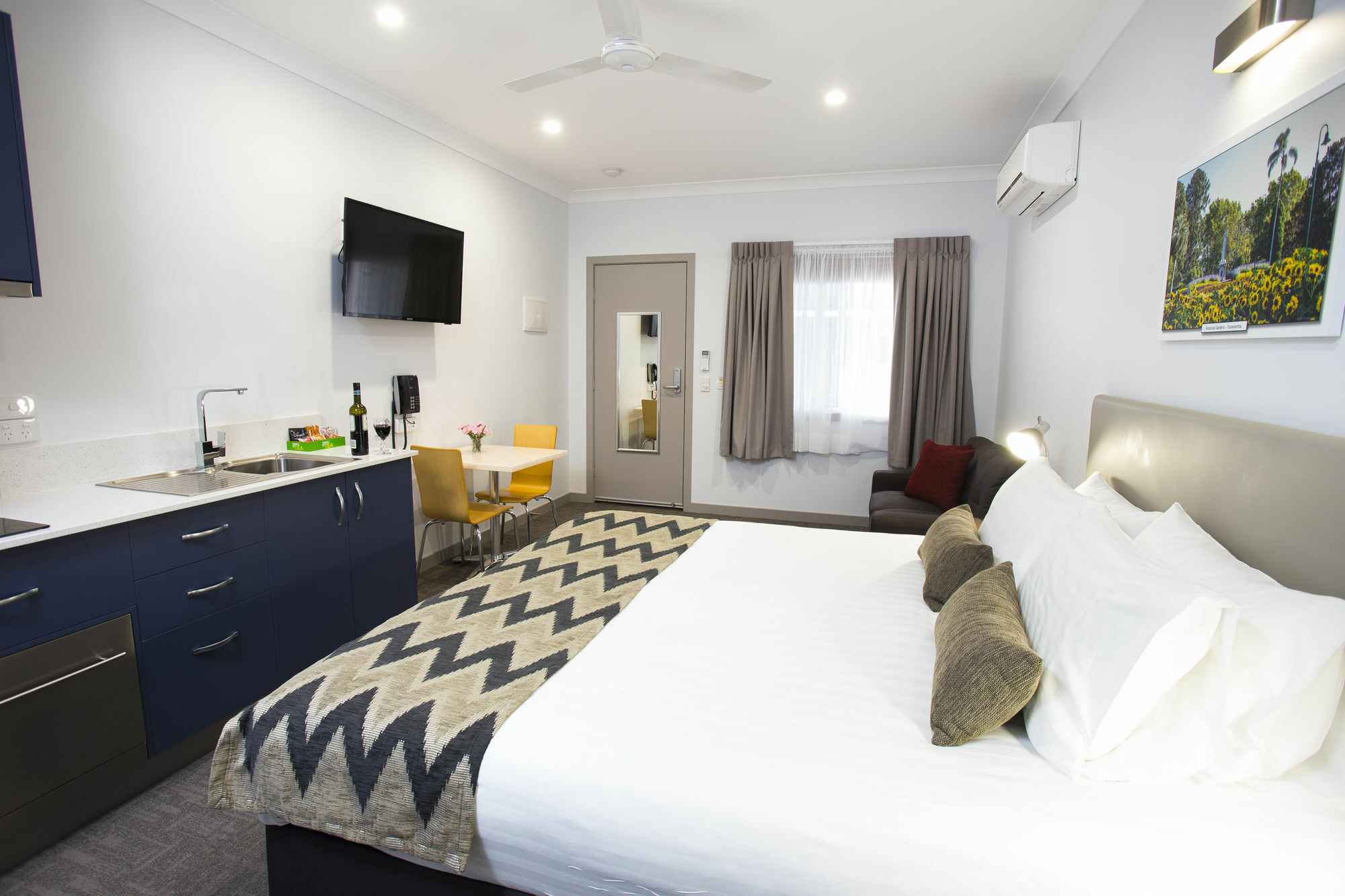 Altitude Motel Apartments トゥーンバ エクステリア 写真
