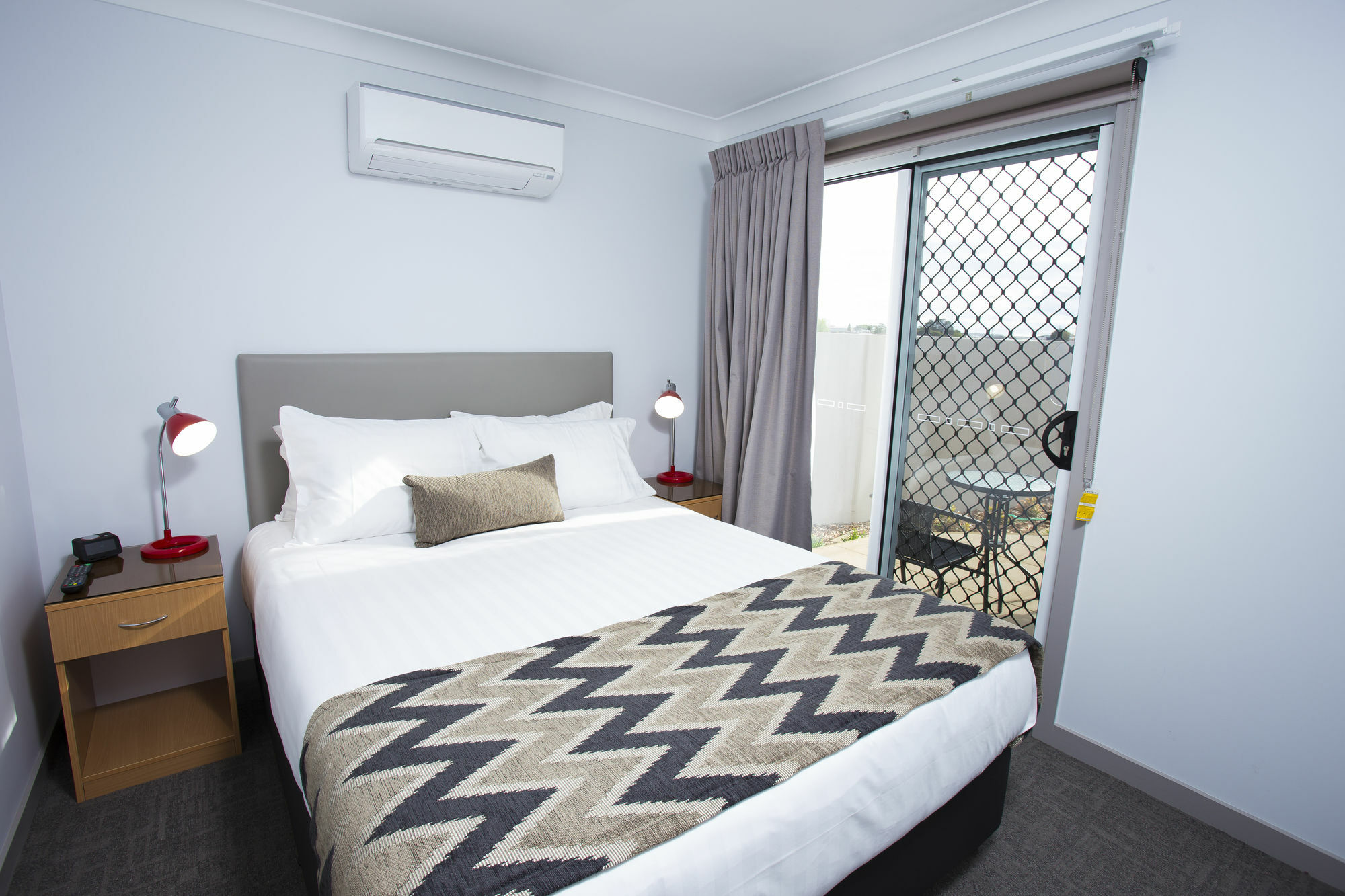 Altitude Motel Apartments トゥーンバ エクステリア 写真