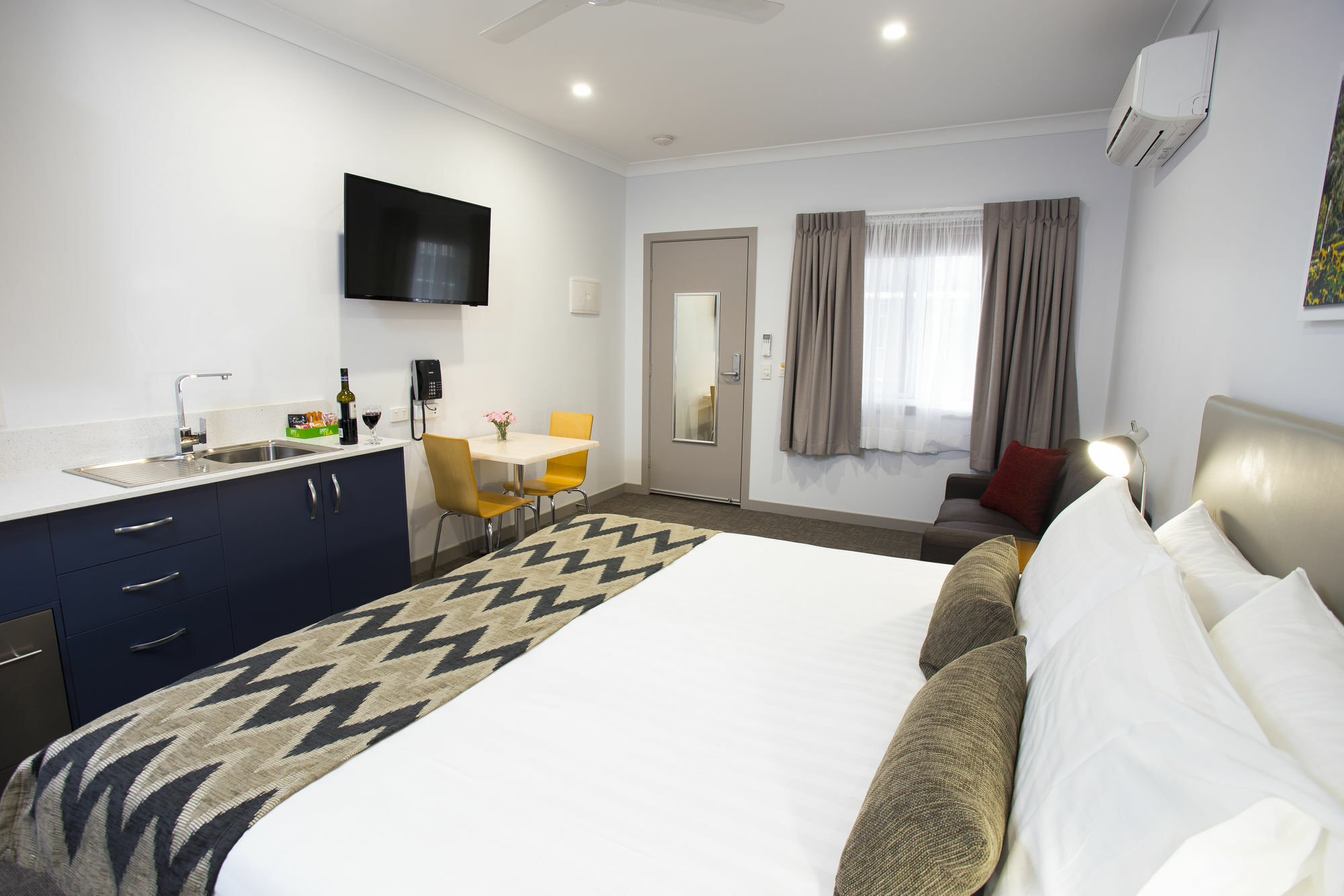 Altitude Motel Apartments トゥーンバ エクステリア 写真