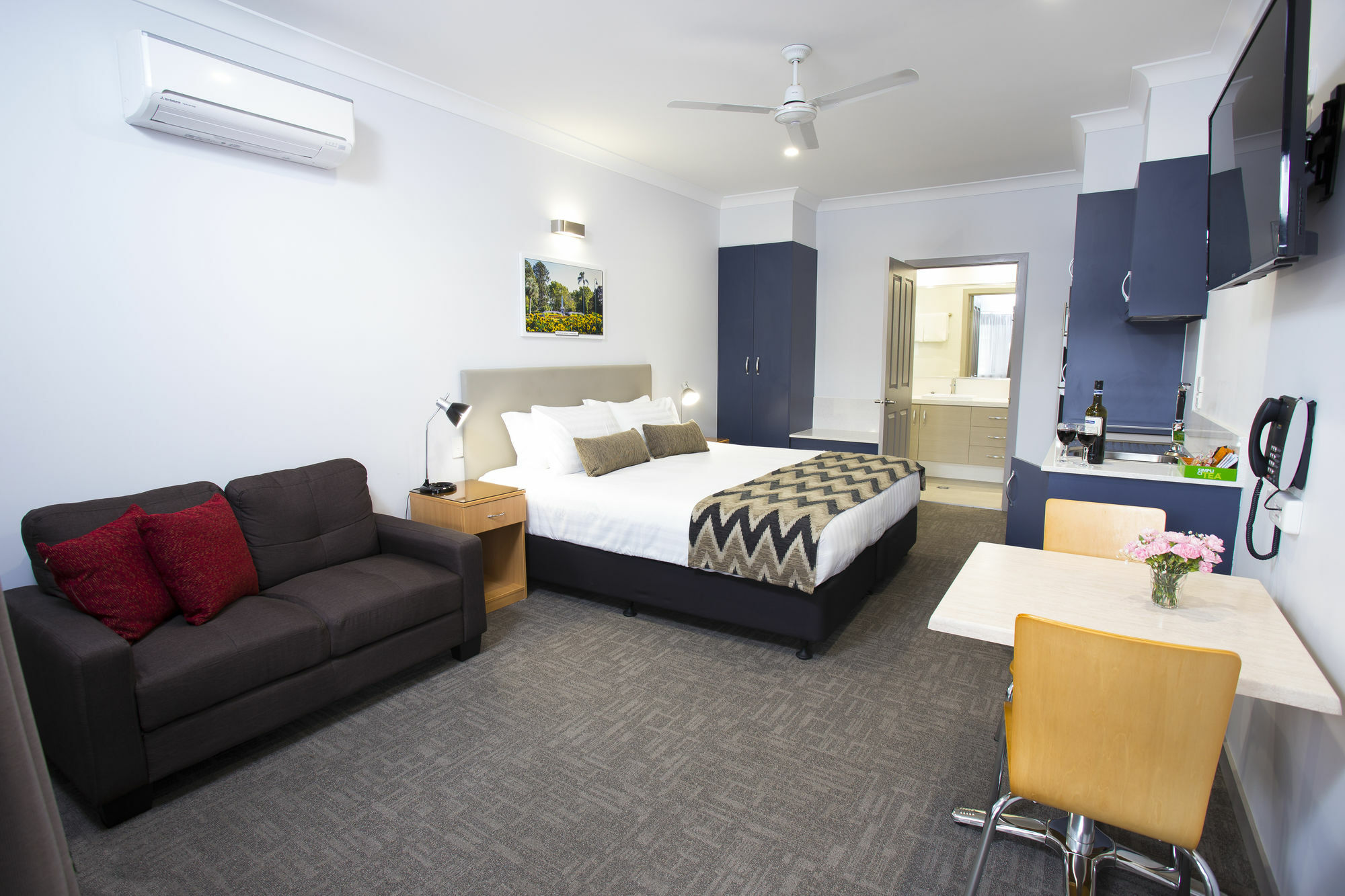 Altitude Motel Apartments トゥーンバ エクステリア 写真