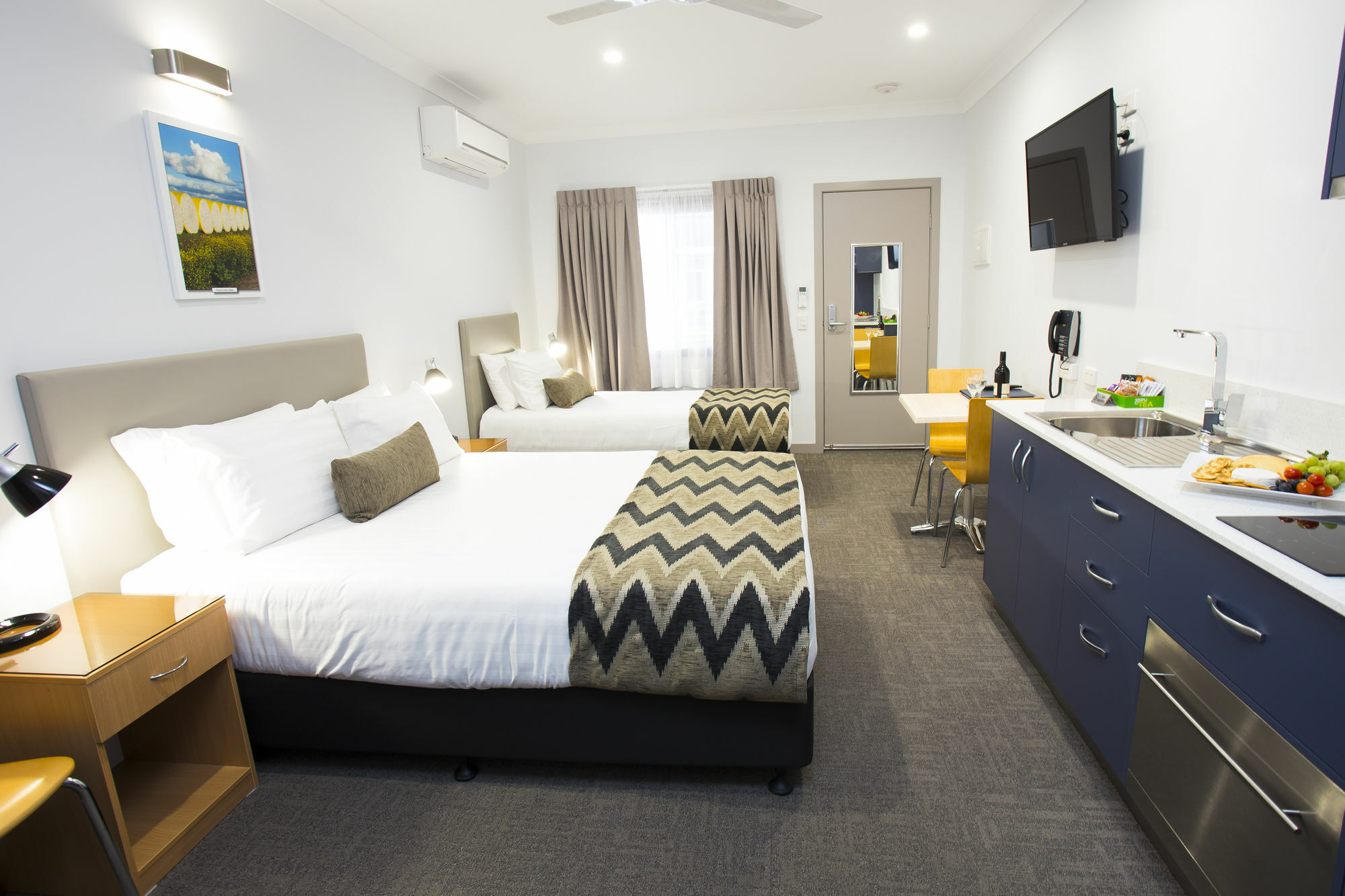 Altitude Motel Apartments トゥーンバ エクステリア 写真